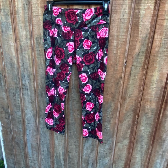 Betsy Johnson performance cropped sport legging - Picture 8 of 14